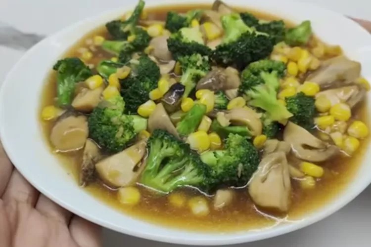 Cooking a Quick and Practical Sauteed Broccoli Recipe for Sahur